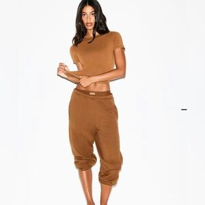 SKIMS Cotton Fleece Classic Jogger Size XS | Color Bison | NWT NEVER WORN